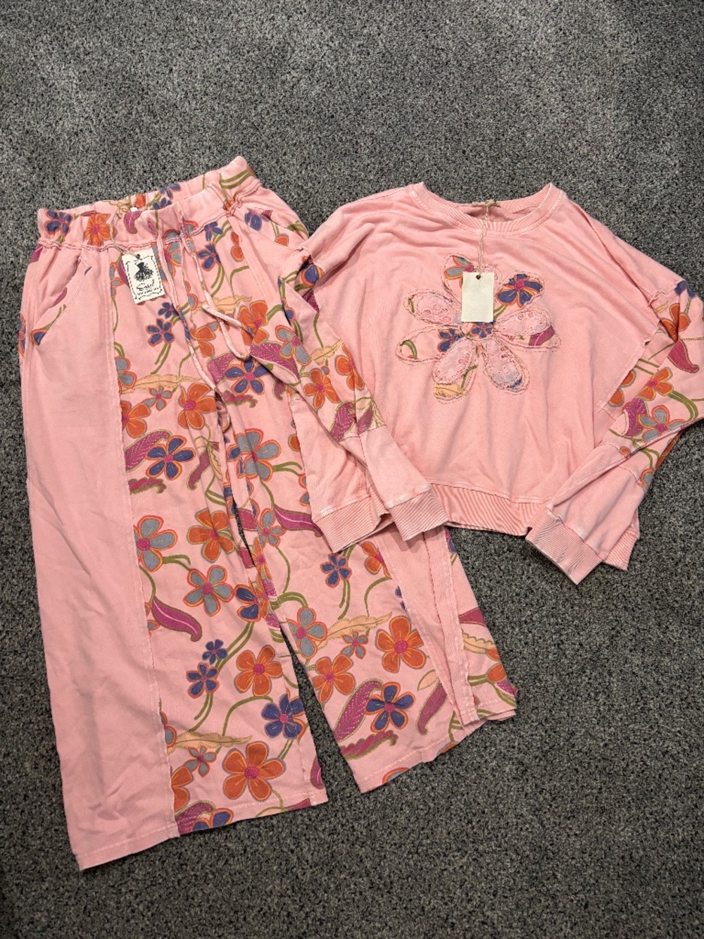 Easel sweatpants and top outfit medium